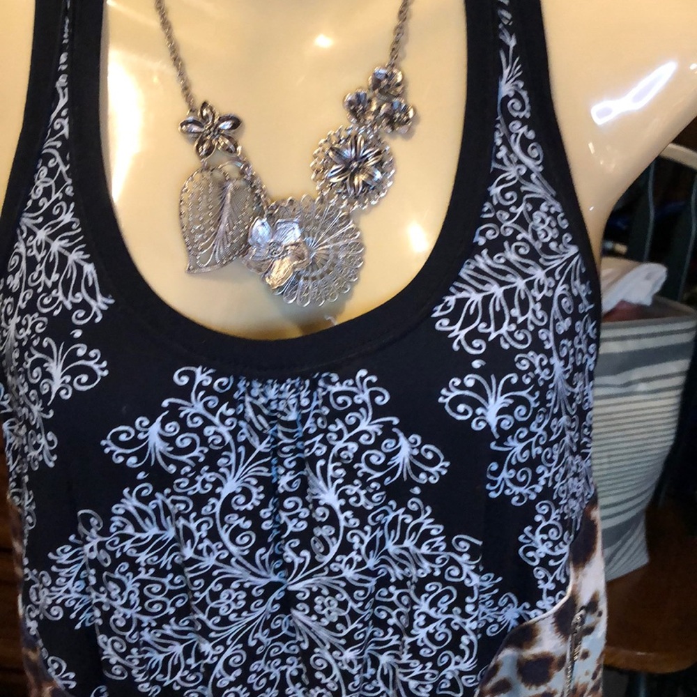 3/20. Trendy edgy top - Picture 2 of 5
